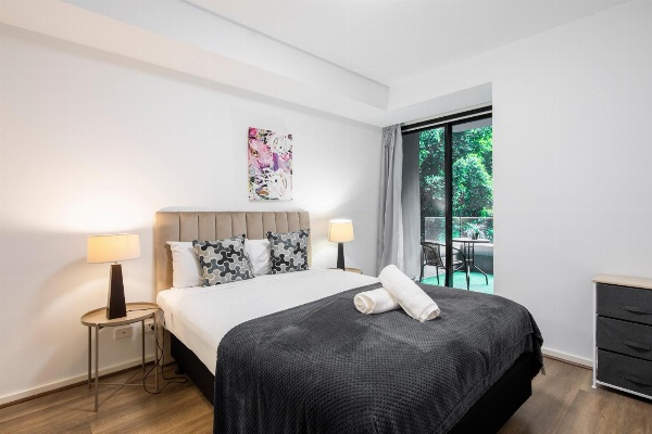 Waterfront Melbourne Apartments image 6